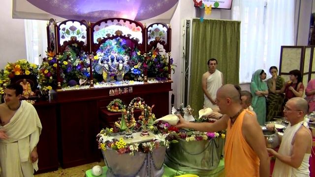 1 - 25.08.16. КЦ Гаура Шри Кришна Джанмаштами - абхишека - 1ч