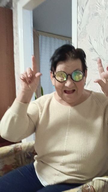 моя бабушка 
._.