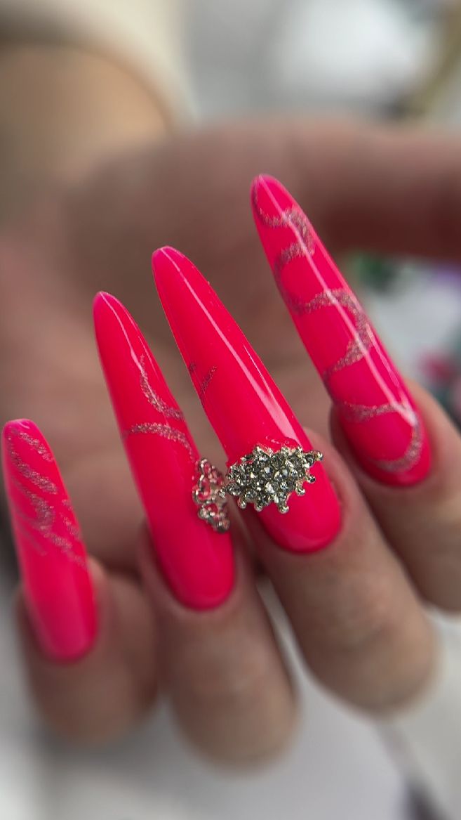 МК Наращивание экстра длинных неоновых розовых ногтей. Яркий маникюр с объемными стразами на весну.