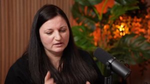 Тянет 2 детей и миллионные долги.💸 при муже разработчике.🙄