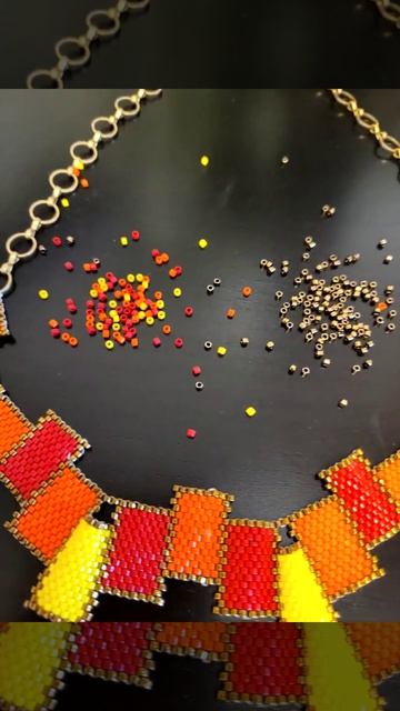 Колье из бисера. Мозаичное плетение.