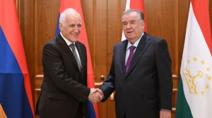 Эмомали Рахмон провел встречу с Президентом Республики Армения Ваагном Хачатуряном в Астане