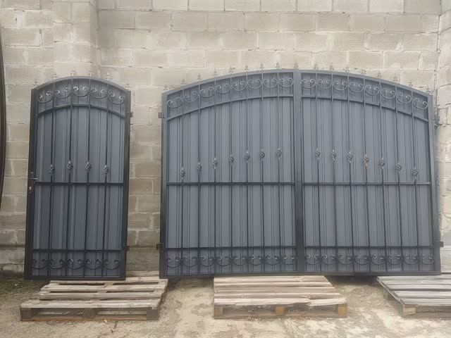 Ворота кованые M160PR без розеток обшитые профлистом Графит мат.mp4