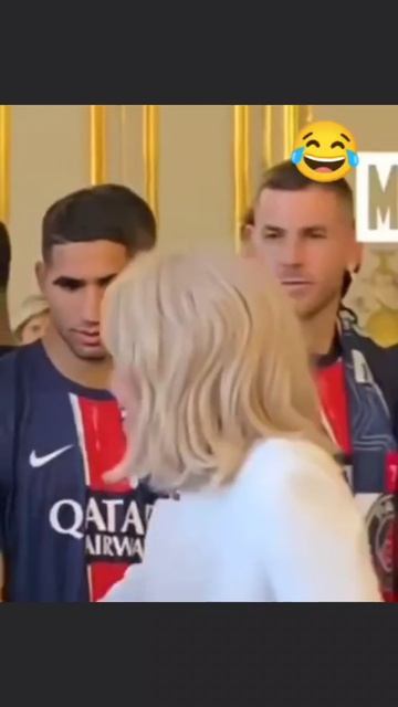 Футболисты  первый раз увидели жену Эмануэля Макрона 🤣