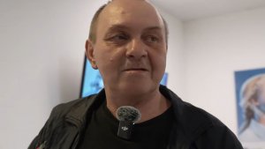 СЕРГЕЙ . СТАРЫЙ ГЕРОЙ ИГОРЯ МЁДОВА . ЖДЁТ ОПЕРАЦИЮ НА НОГИ .