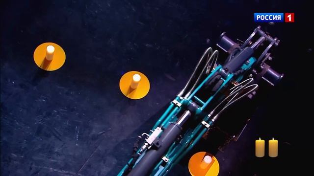 Экскаватор SUNWARD против свечей: ювелирный трюк на шоу «Удивительные люди» | Россия 1