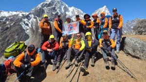 22 апреля. Очередной переход участников и гидов экспедиции на Эверест - в Лобуче