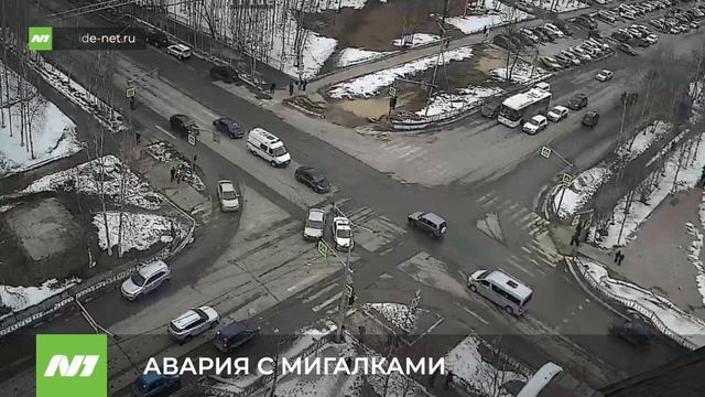 Авария с полицейской машиной на перекрёстке в Нижневартовске