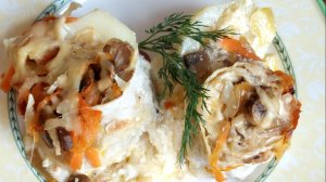 Мясные порционные рулетики с фаршем, грибной поджаркой, с сыром и ароматным сливочным картофелем.