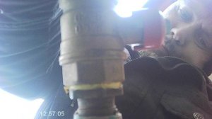 Поливная система: одеваю на выпускающий штуцер мягкий поливной шланг