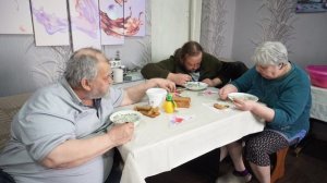 Как вкусно Мы просто не можем оторваться Кушаем домашнюю окрошку и нам всё мало ПОДВАЛ ИЛЬИЧА