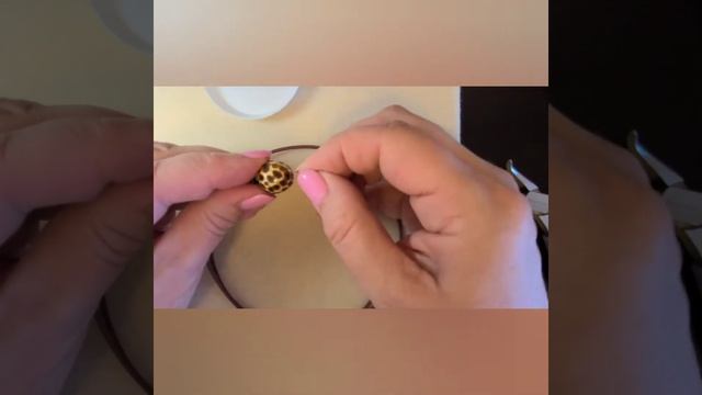 Как сделать колье на мемори проволоке с силиконовым шнуром. Леопардовая обнимашка.