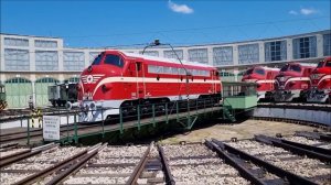 Тепловоз М61.  001 на поворотном круге