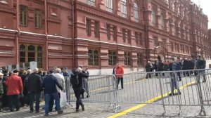 Москва День Рождения Ленин Революция 5 Недвижим в гранитном склепе Вызывает шок и трепет