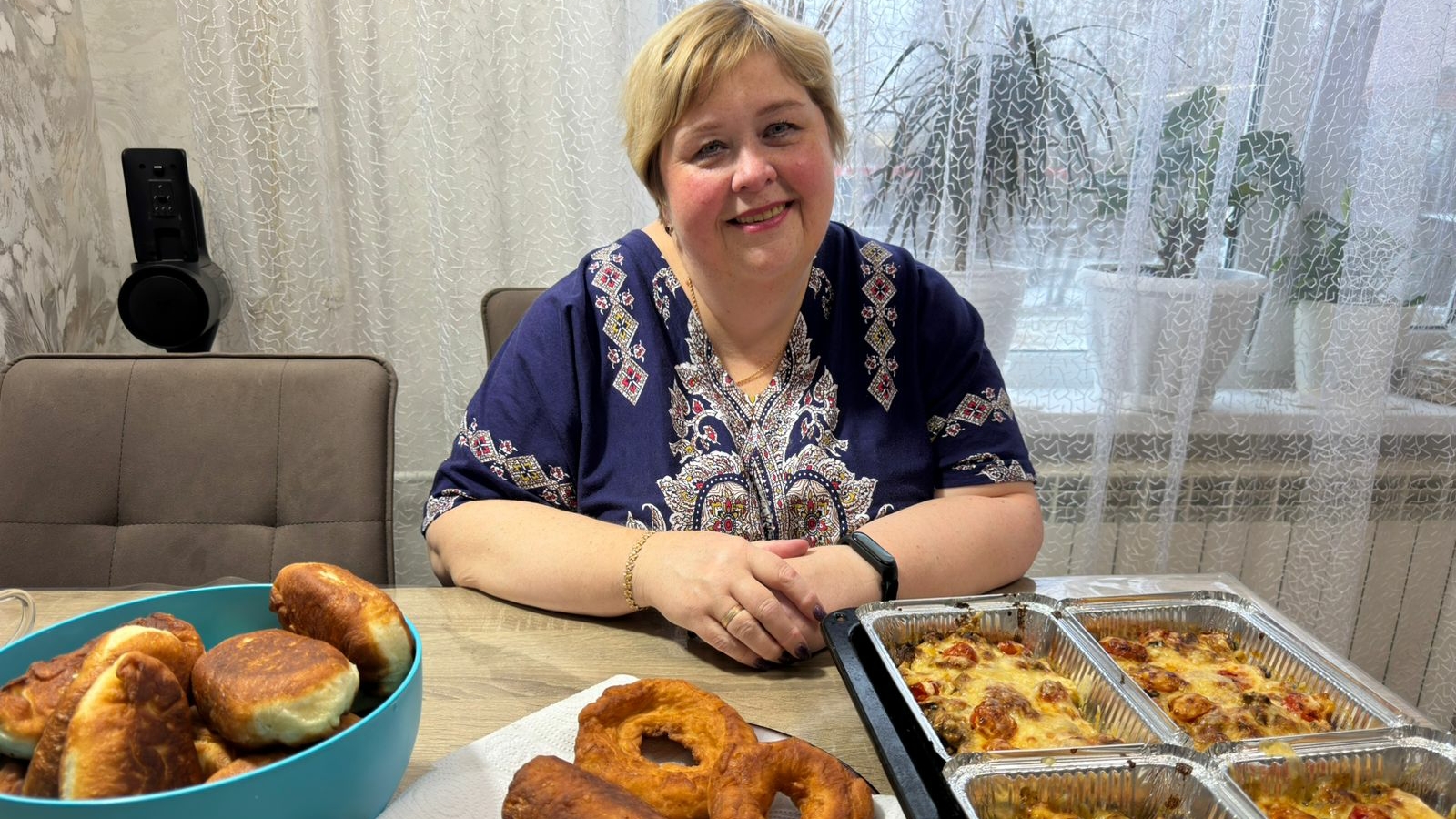 Вкуснейшие пончики с яблочным повидлом и пирожки с капустой.  Жюльен  с картошкой.