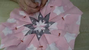 Как складывать ткань в технике Артишок. Очень просто и красиво получается!