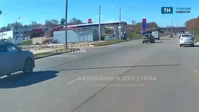 В Туле на проезжей части заметили груду кирпича