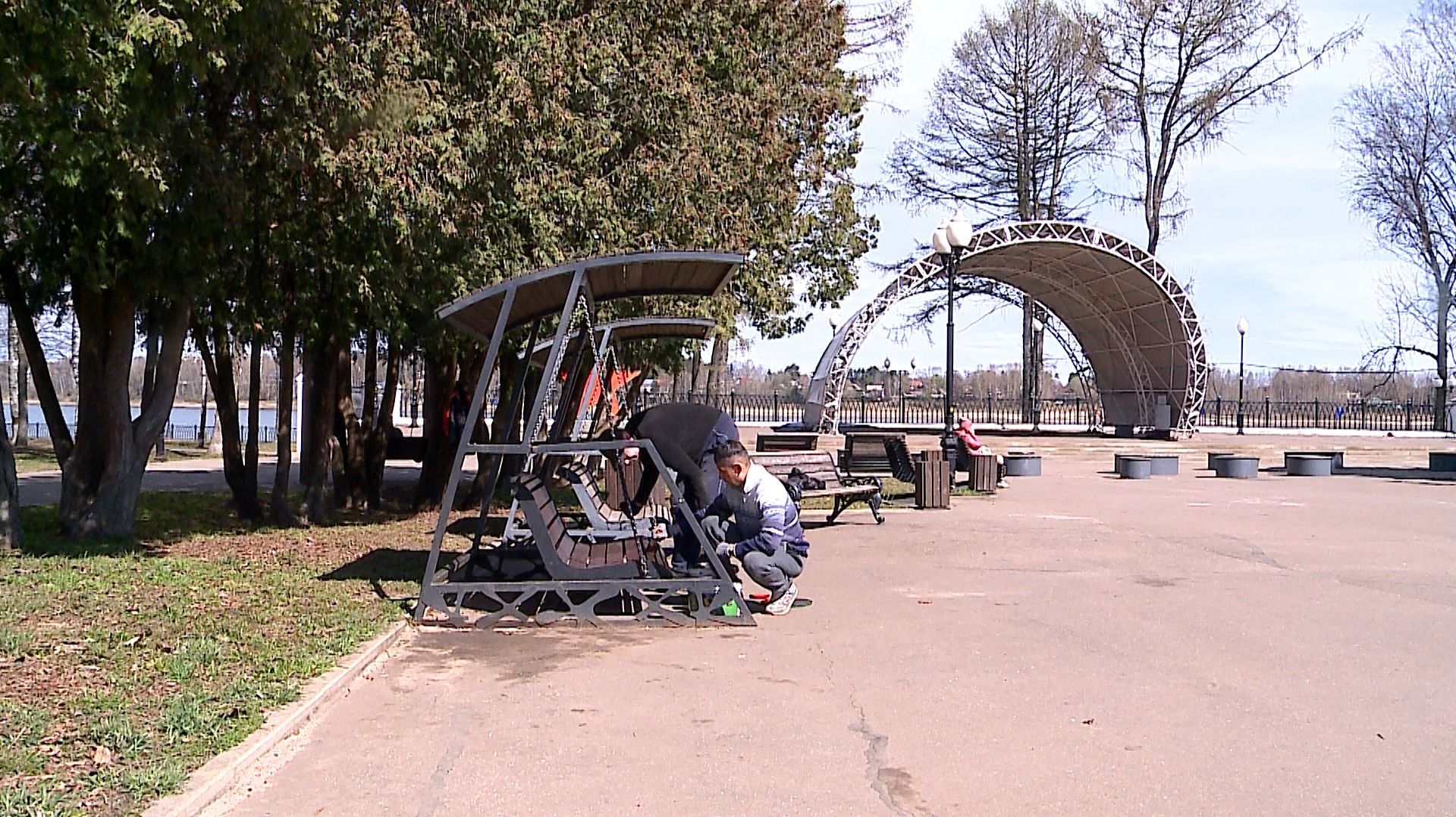 (Рыбинск-40) ГОРОДСКИЕ ПАРКИ ПРИВОДЯТ В ПОРЯДОК