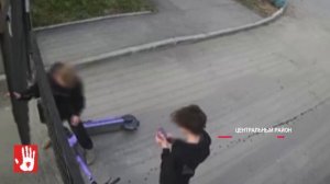 Школьники устроили краш-тест арендованному самокату. Эксперимент не выдержали ворота