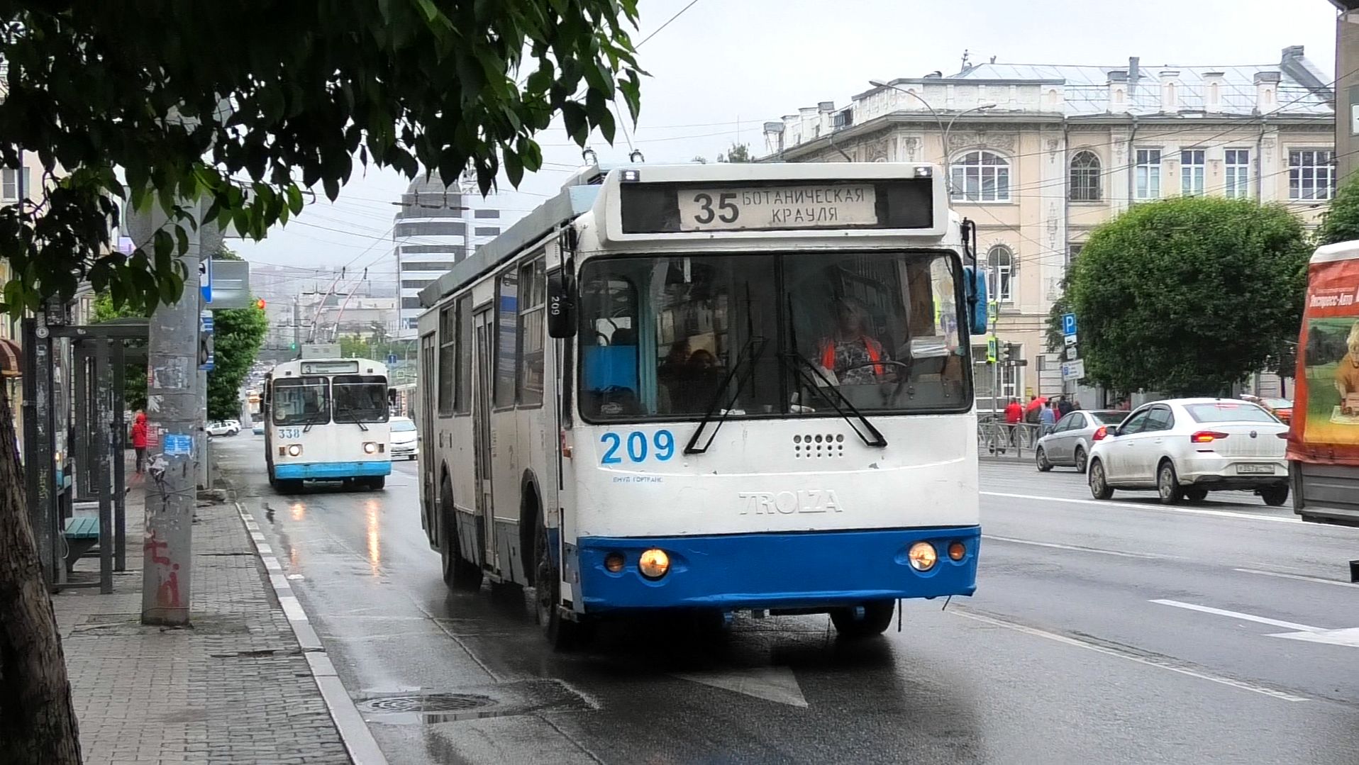 Троллейбус Екатеринбурга ЗиУ-682Г-016.03 борт. №209 маршрут 35 на ост. "Гостиница Центральная" смотреть онлайн