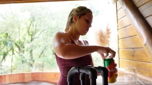 КРАСОТКА ГОТОВИТ ФИРМЕННЫЙ УЖИН. Вкусная еда. Красивая природа. Приятный вечер.