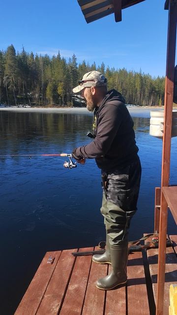 Я застрелил её, суровая рыбалка на севере.