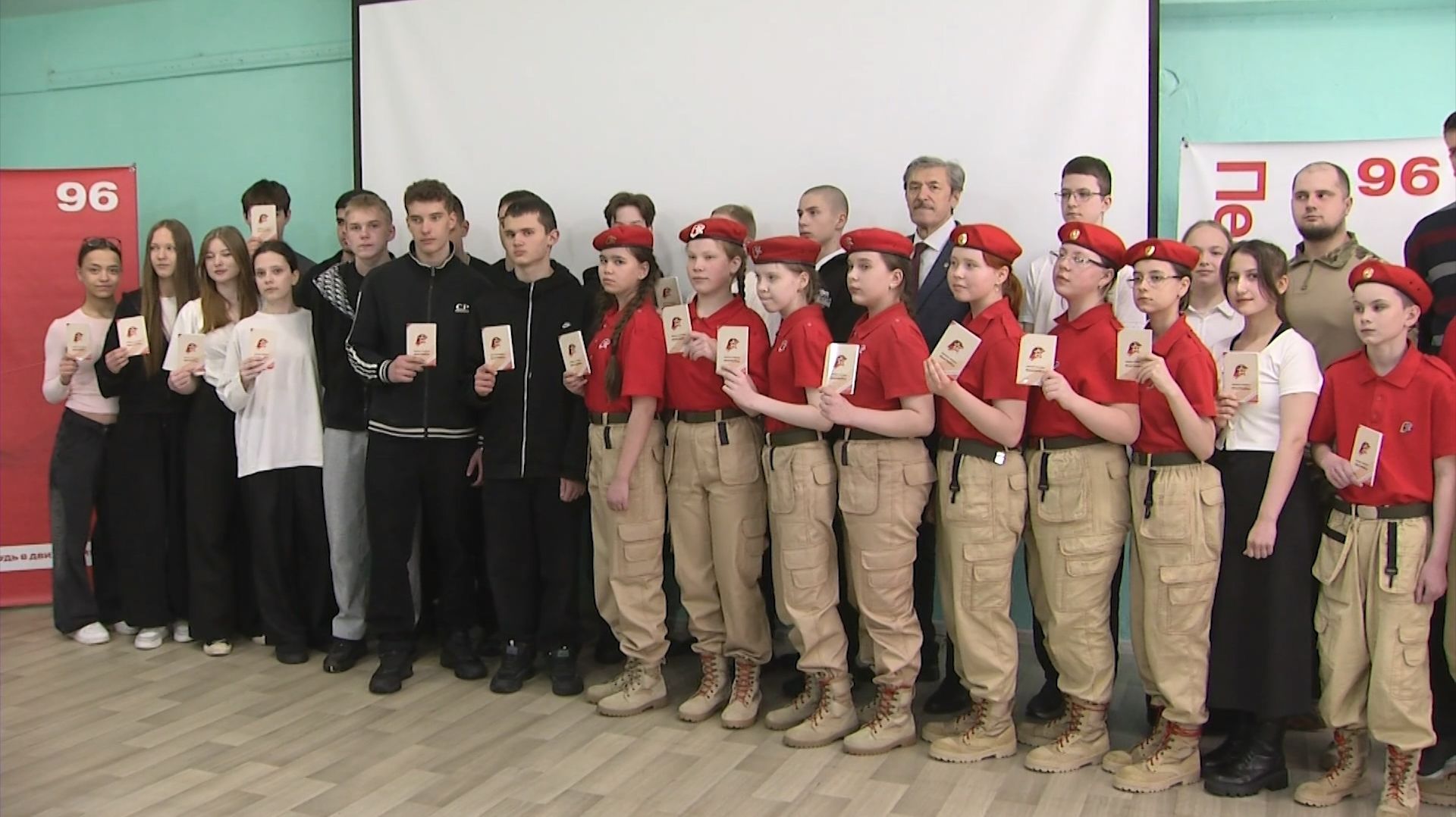 В Серове состоялось посвящение в ряды движения «Юнармия»