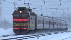 ЧС4т-638 и ЭП1М-538 с пассажирскими поездами.