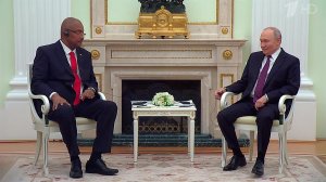 Владимир Путин в Кремле принял президента Сейшельских Островов Патрика Эрмини.