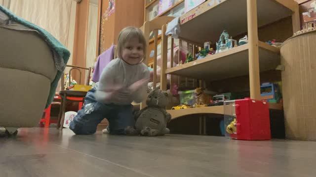 Ева идёт на работу