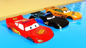 Учим цвета с Молнией Маккуином и Диноко Шторм застрял в воде — Учимся с Мультфильмом Тачки для детей