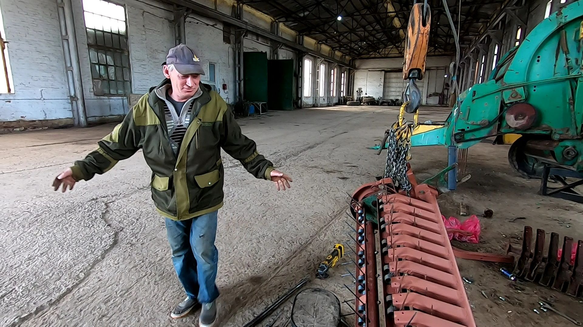 К нам в мастерскую пришел интересный гость., ну а Степаныч как всегда один!