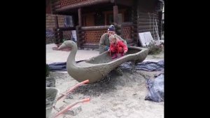 дом  рыбака цветник  в  виде лодки.