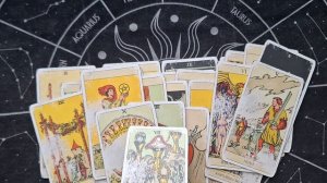 ТАРО РАСКЛАД\  ЧТО ОСТАВИЛ НА "ЗАКУСКУ" АПРЕЛЬ ?!