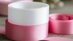 Бантик из белой атласной ленты