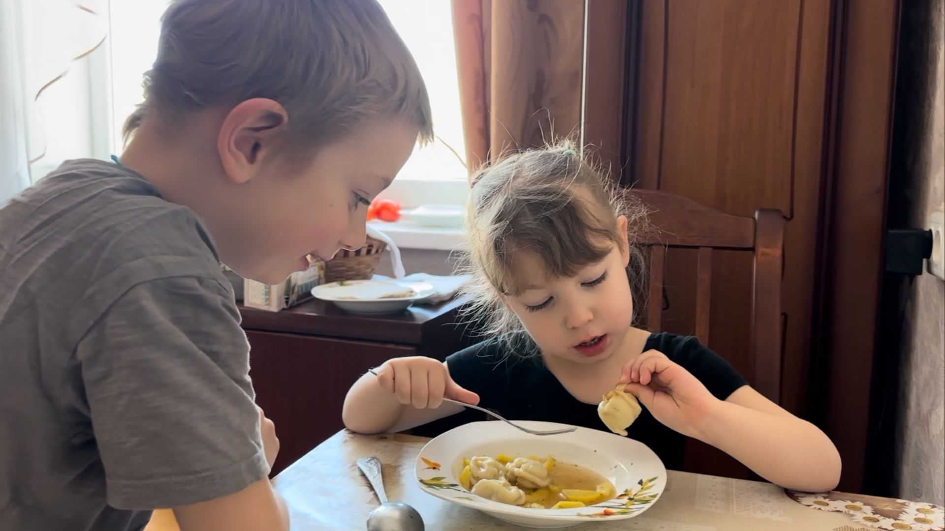 Семейный влог | Семья Перевязов | Выходной зимой | Уроки + футбол + танцы + VR