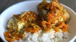 Минтай запеченный в духовке с овощами.