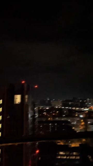 Момент прилета ударного российского дрона в Киеве