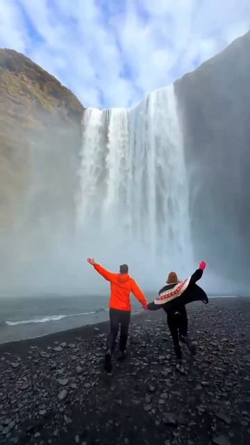 У нас горят 2 местечка в красивый роуд-трип по Исландии этим летом 💔