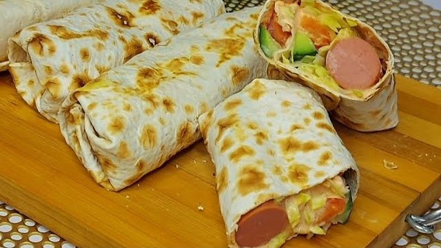 Как же это вкусно! Домашняя Шаурма с сосиской! Вкусно, Сочно и Просто!
