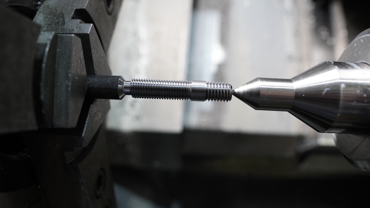 Шпильки из жаропрочной стали 30ХМА.