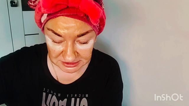 Делаю омолаживающую, подтягивающую золотую маску плёнку от морщин.