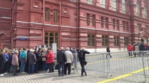 Москва День Рождения Ленин Революция 3 Недвижим в гранитном склепе Вызывает шок и трепет