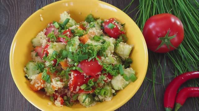 Кускус с овощами за 15 минут - быстрее, чем доставка! 🥣🔥 смотреть онлайн