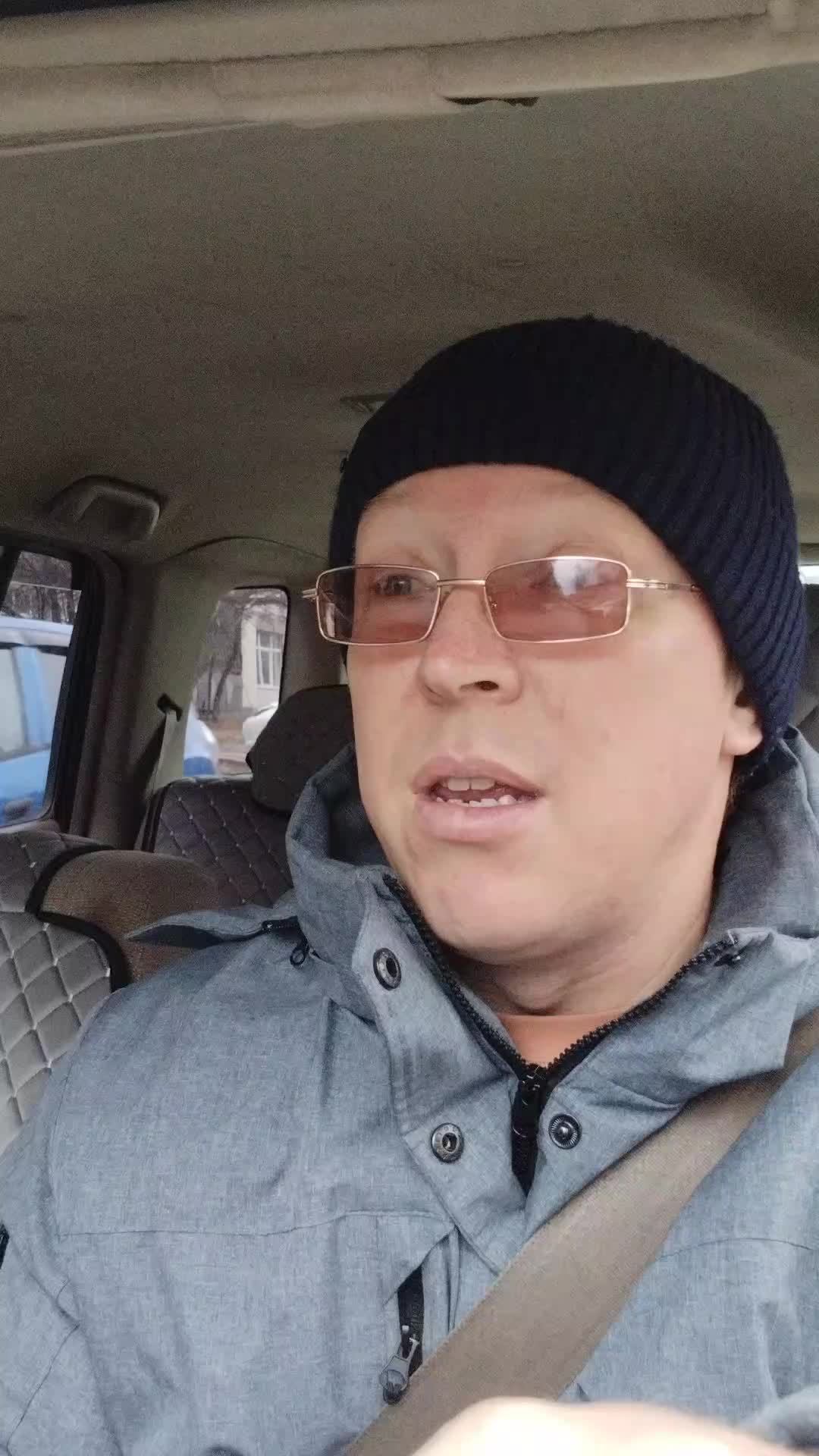 Снежинки падают