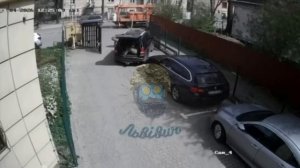 Сотрудники ТЦК сбили мать, которая пыталась остановить машину с мобилизованным сыном. 

Произошло...