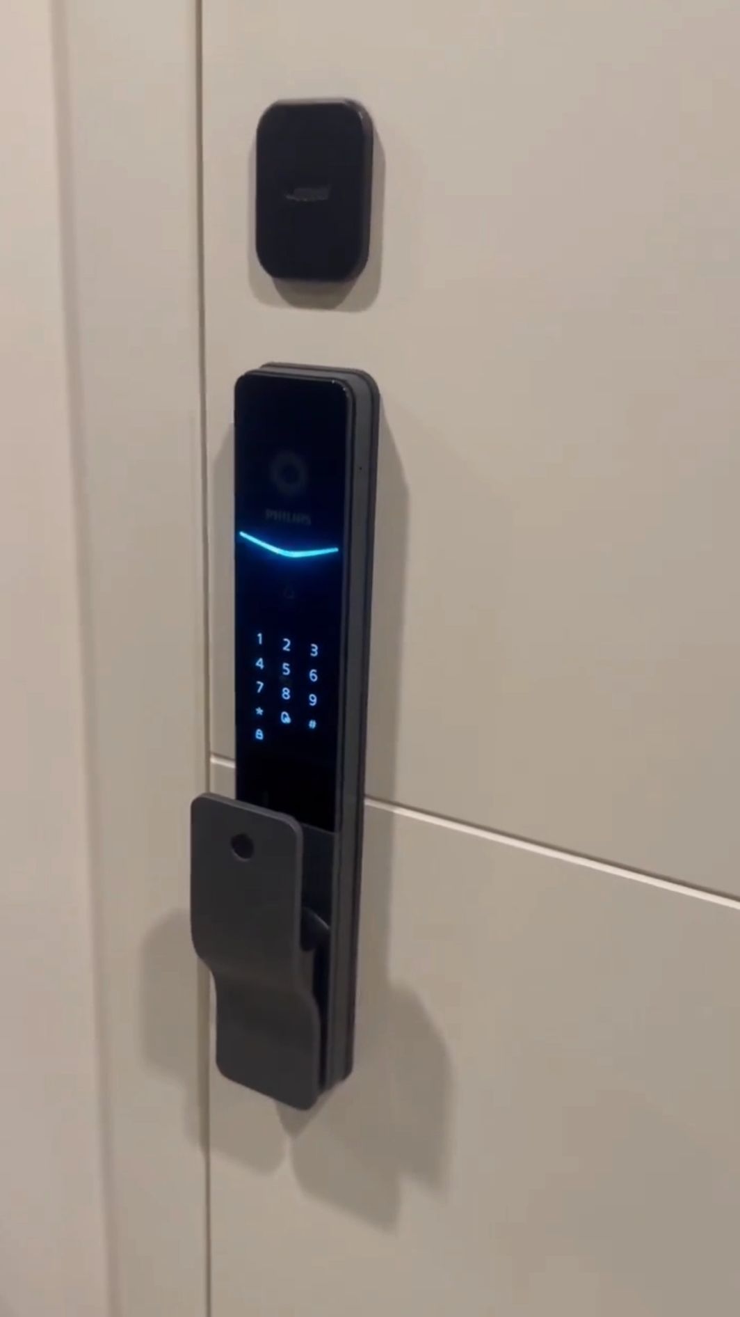 Установка электронного замка Philips EasyKey DDL720-MVP. Санкт-Петербург, ЖК GloraX