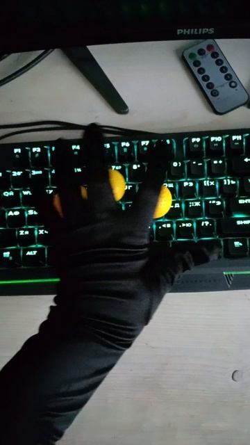 Игровая клавиатура Thunderobot KG8104R JM03NNE03RU размещает 104 функциональные механические клавиши