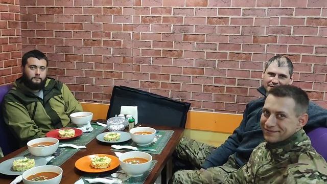 Три года назад в это время я был на Запорожском фронте Работино. Привёз в кафе бойцов 40 км от Работ