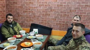 Три года назад в это время я был на Запорожском фронте Работино. Привёз в кафе бойцов 40 км от Работ